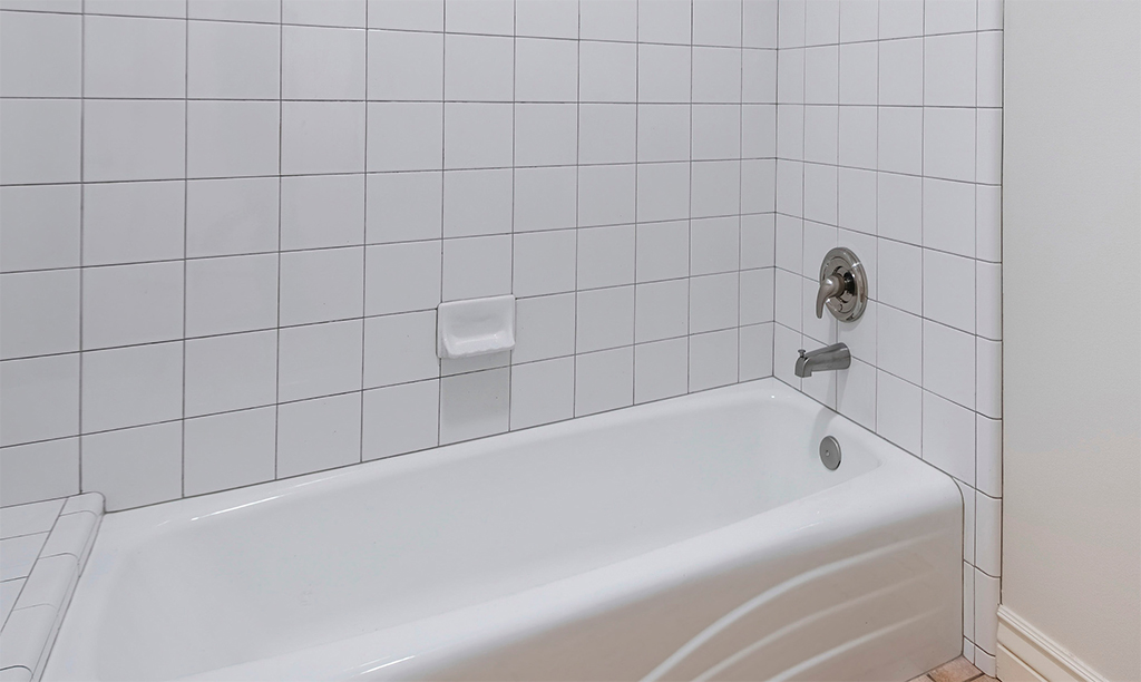 Why Is My Bathtub Cracking? A Professional Plumber Explains Possible Causes | Jacksonville, FL